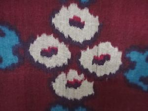 アンティーク　万寿菊に抽象模様織り出し銘仙着物